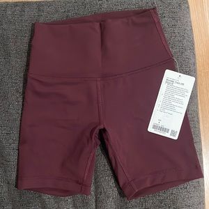NWT - Wunder Train Short 6” in Cassis